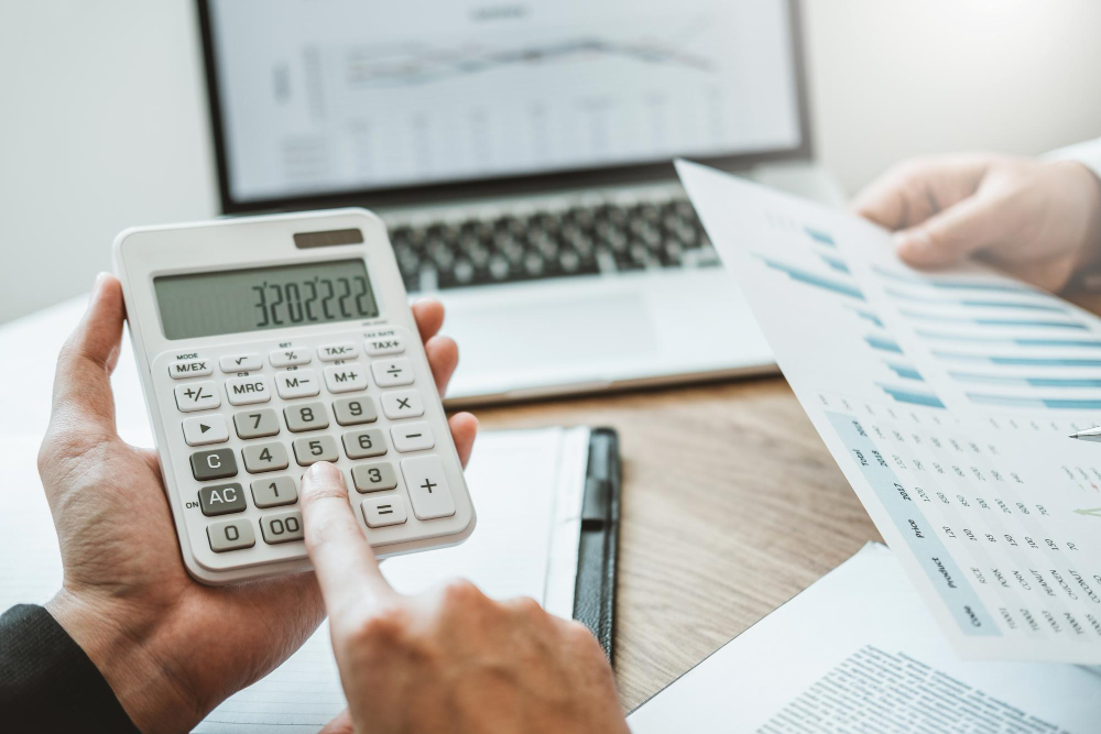 Invoice Factoring Vs. Sales Ledger Financing: 7 Key Differences Explained